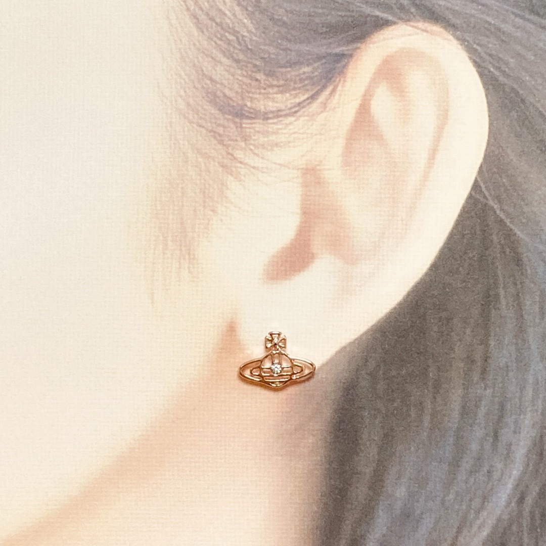 Vivienne Westwood(ヴィヴィアンウエストウッド)のヴィヴィアン　ピアス　ピンクゴールド レディースのアクセサリー(ピアス)の商品写真