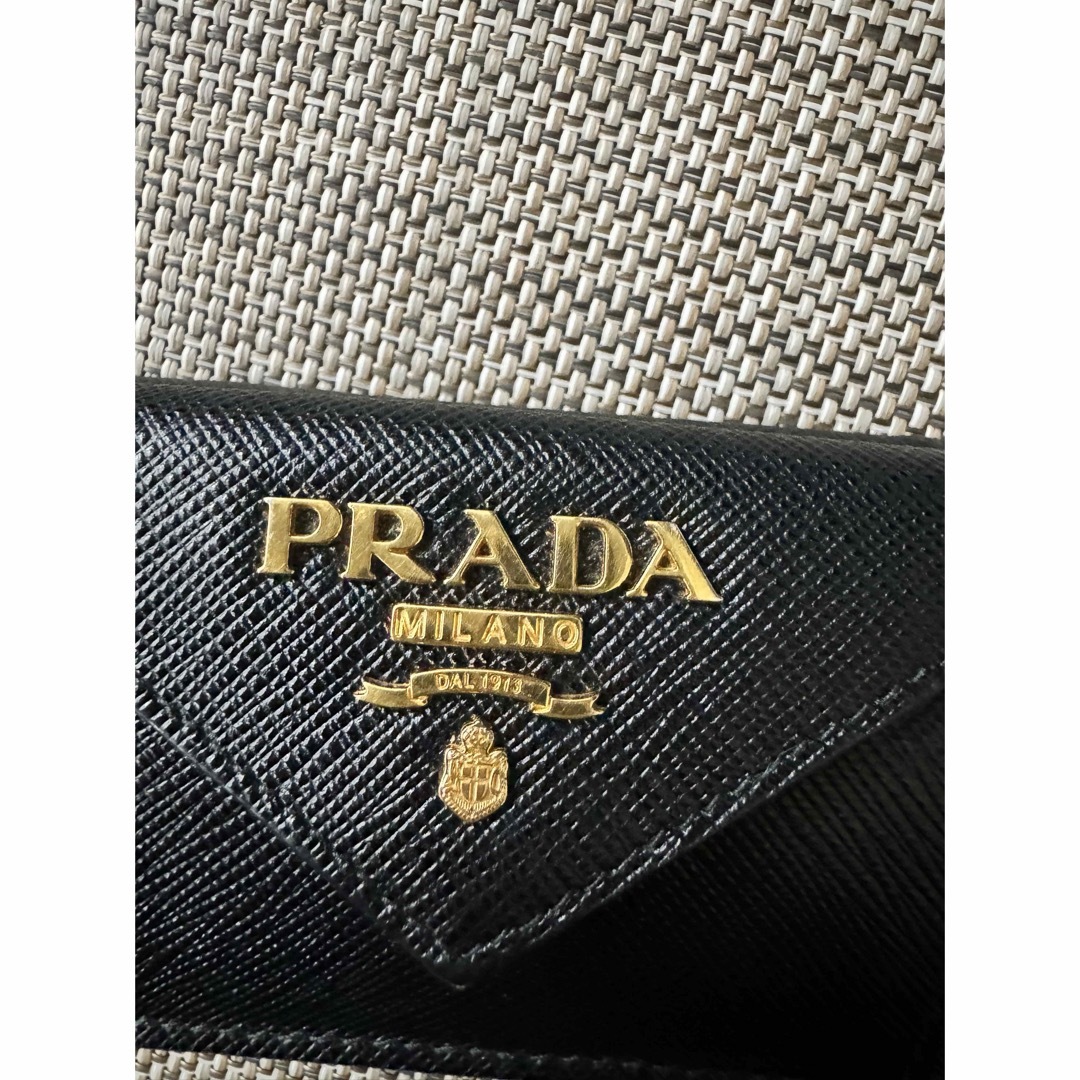PRADA(プラダ)のPrada プラダ 折りたたみ財布 レディースのファッション小物(財布)の商品写真