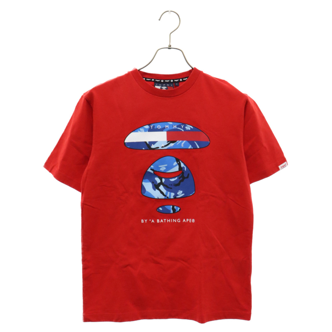 A BATHING APE(アベイシングエイプ)のA BATHING APE アベイシングエイプ ×TOMMY JEANS AAPTEM9397XXE フロントプリント 半袖Tシャツ カットソー レッド メンズのトップス(Tシャツ/カットソー(半袖/袖なし))の商品写真