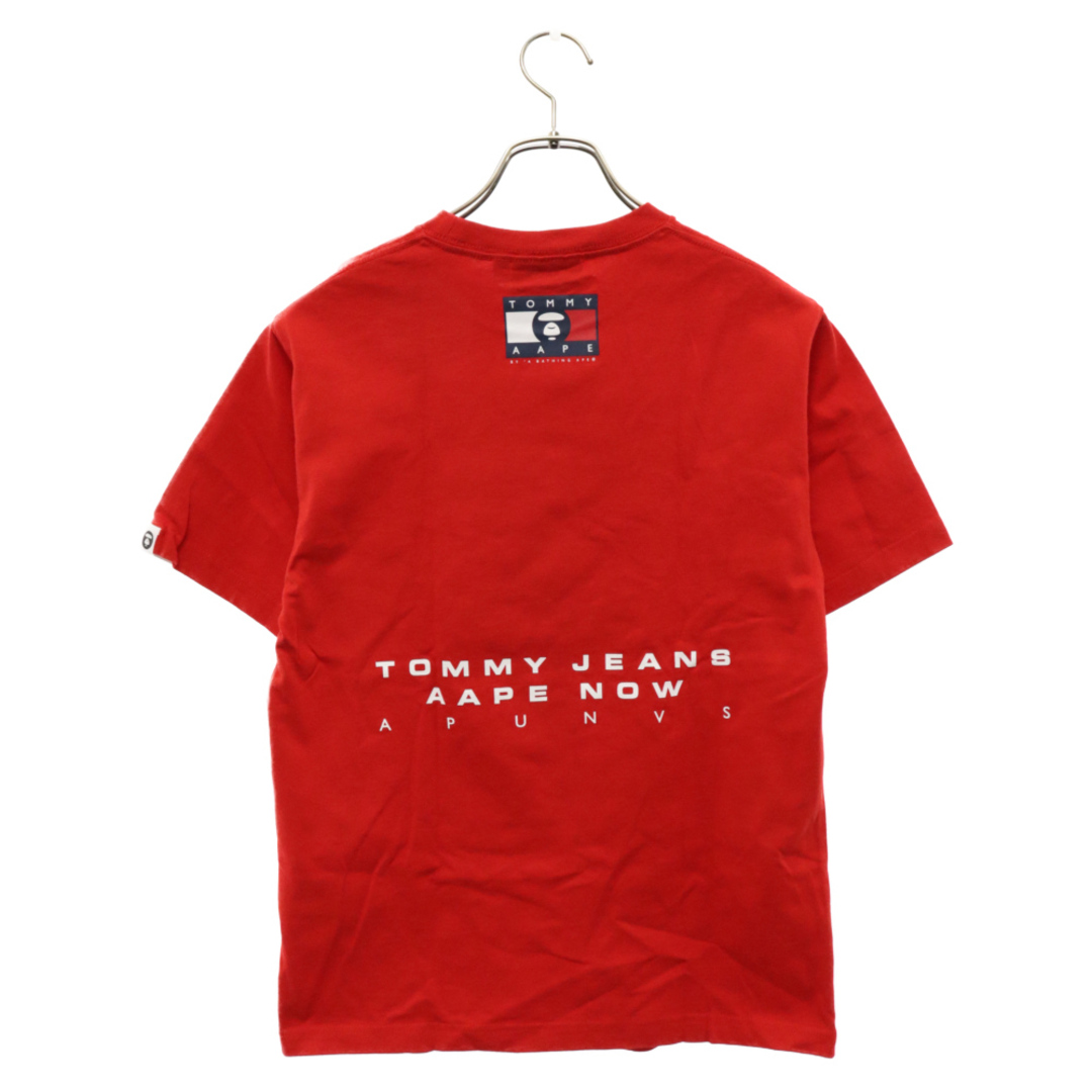 A BATHING APE(アベイシングエイプ)のA BATHING APE アベイシングエイプ ×TOMMY JEANS AAPTEM9397XXE フロントプリント 半袖Tシャツ カットソー レッド メンズのトップス(Tシャツ/カットソー(半袖/袖なし))の商品写真