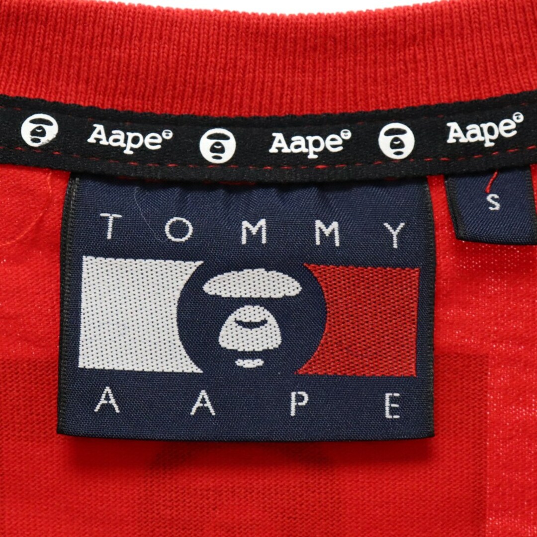 A BATHING APE(アベイシングエイプ)のA BATHING APE アベイシングエイプ ×TOMMY JEANS AAPTEM9397XXE フロントプリント 半袖Tシャツ カットソー レッド メンズのトップス(Tシャツ/カットソー(半袖/袖なし))の商品写真