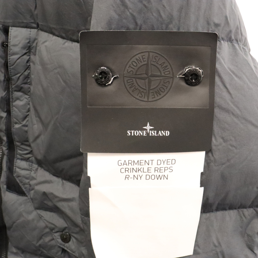 STONE ISLAND(ストーンアイランド)のSTONE ISLAND ストーンアイランド GARMENT DYED CRINKLE REPS RECYCLED NYLON DOWN ガーメントダイナイロンレップスフーデッドダウンジャケット グレー 791540723 メンズのジャケット/アウター(ダウンジャケット)の商品写真