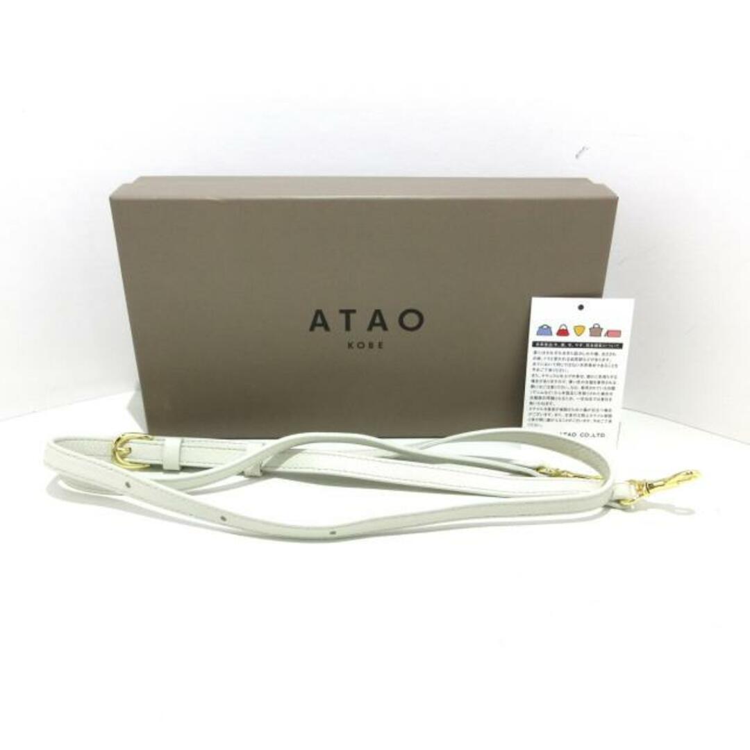 ATAO(アタオ)のATAO(アタオ) 財布美品  白×アイボリー ショルダーウォレット/タッセル/型押し加工 エナメル（レザー）×レザー レディースのファッション小物(財布)の商品写真