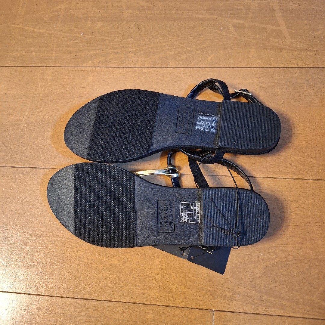 FOREVER 21(フォーエバートゥエンティーワン)のフラットサンダル レディースの靴/シューズ(サンダル)の商品写真
