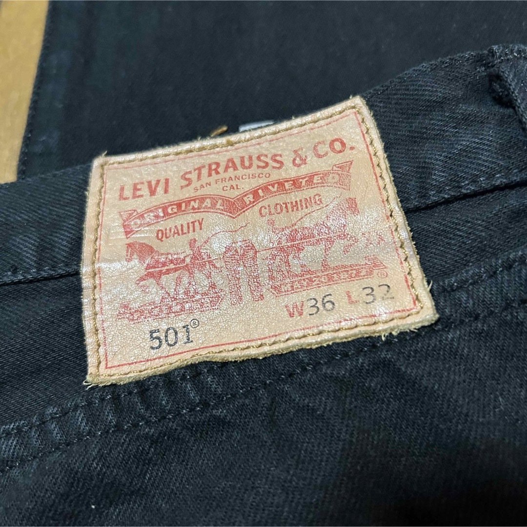 Levi's(リーバイス)のW88-股下70cm！リーバイス501 古着ブラックジーンズパキスタン製 丈詰め メンズのパンツ(デニム/ジーンズ)の商品写真