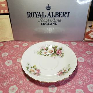 ロイヤルアルバート(ROYAL ALBERT)のロイヤルアルバート サマータイムシリーズ　ＷＯＯＤＢＯＲＯＵＧＨソーサー１枚価格(食器)