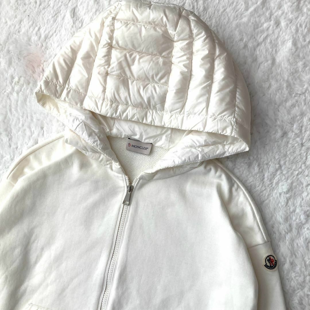 MONCLER(モンクレール)の【極美品】 MONCLER マグリア カーディガン ダウン切替 ホワイト レディースのトップス(カーディガン)の商品写真