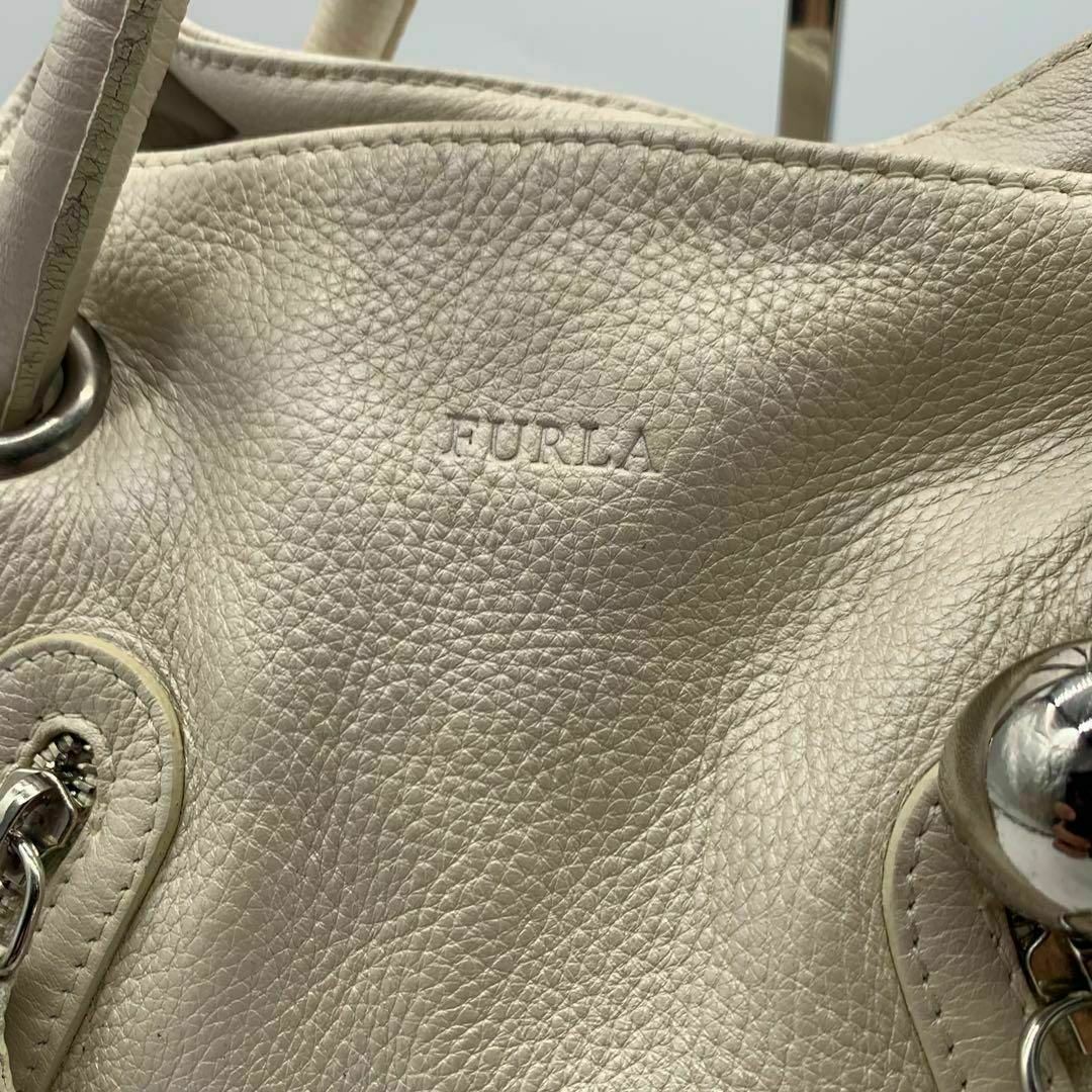 Furla(フルラ)のフルラ ホワイトベージュ ハンドバッグ カルメン 巾着 レディースのバッグ(ハンドバッグ)の商品写真