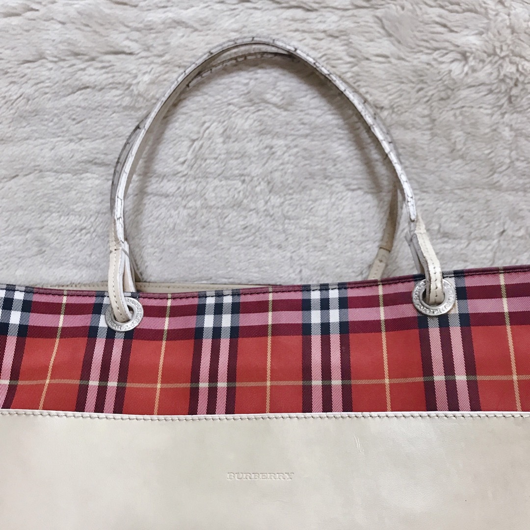 BURBERRY(バーバリー)の特大サイズ BURBERRY ノバチェック柄 レザー コンビ トートバッグ 赤 レディースのバッグ(トートバッグ)の商品写真