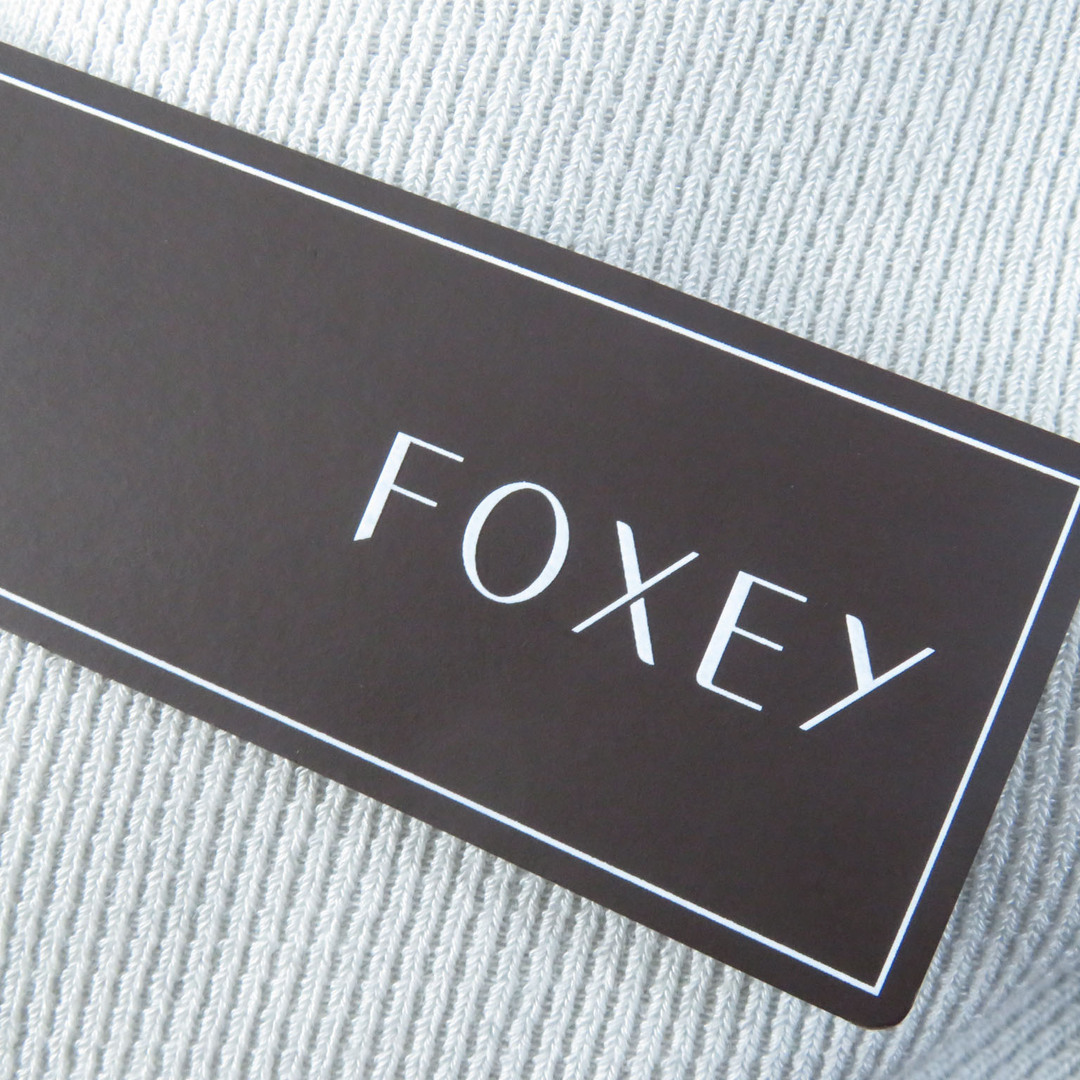 FOXEY(フォクシー)の未使用品☆FOXEY フォクシー 39697 コットン ブレンド ７分袖 ニット トップス ライトグレー 38 日本製 正規品 レディース レディースのトップス(ニット/セーター)の商品写真