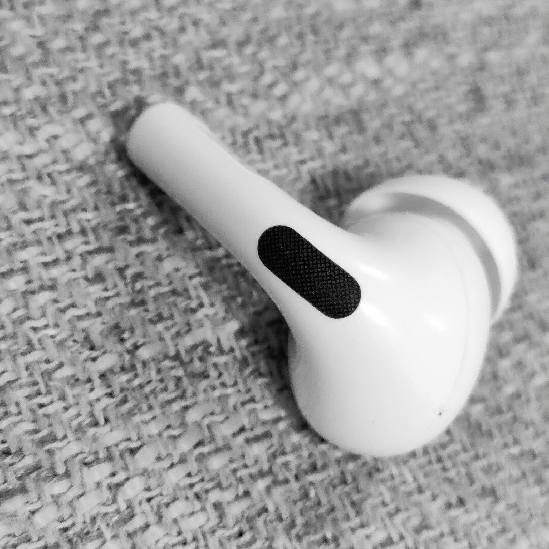 Apple(アップル)のApple AirPods Pro 片耳 L 片方 左耳 597 スマホ/家電/カメラのオーディオ機器(ヘッドフォン/イヤフォン)の商品写真