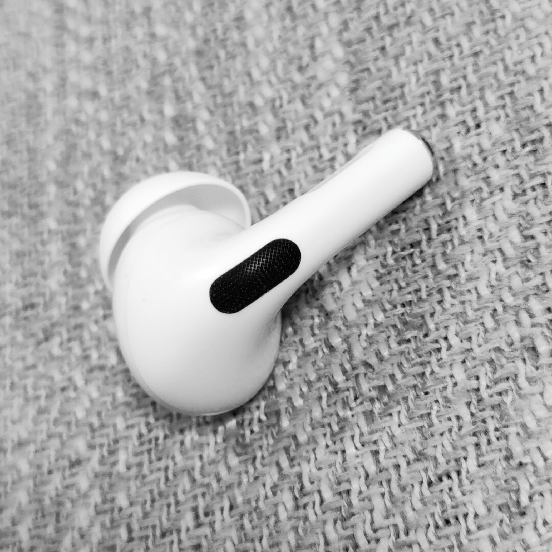 Apple(アップル)のApple AirPods Pro 片耳 R 片方 右耳 595 スマホ/家電/カメラのオーディオ機器(ヘッドフォン/イヤフォン)の商品写真