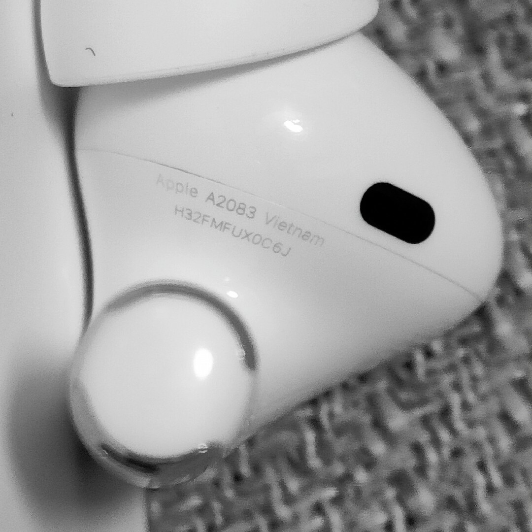 Apple(アップル)のApple AirPods Pro 片耳 R 片方 右耳 595 スマホ/家電/カメラのオーディオ機器(ヘッドフォン/イヤフォン)の商品写真