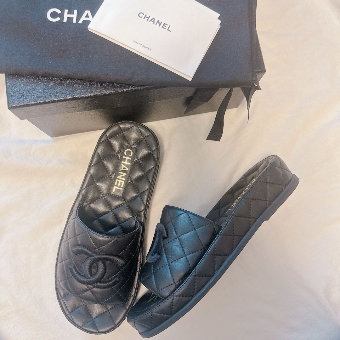 CHANEL(シャネル)の美品　シャネル　マトラッセ　G36901 ミュール　サンダル　ブラック　フラット レディースの靴/シューズ(サンダル)の商品写真