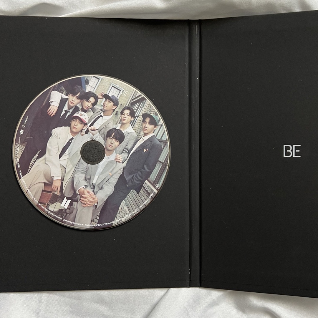 防弾少年団(BTS)(ボウダンショウネンダン)のBTS / BE Deluxe Edition CD  《テテ生写真付き》 エンタメ/ホビーのCD(K-POP/アジア)の商品写真