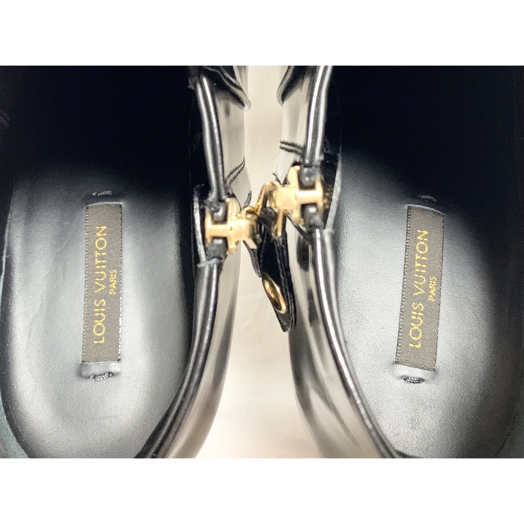 LOUIS VUITTON(ルイヴィトン)の超美品 ルイヴィトン LVロゴ サイドジップ パテントレザーショートブーツ 36 レディースの靴/シューズ(ブーツ)の商品写真