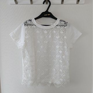 プープレ(peu pres)のpeu pres　プープレ　いちごの刺繍　レースの白Tシャツ　白T(Tシャツ(半袖/袖なし))