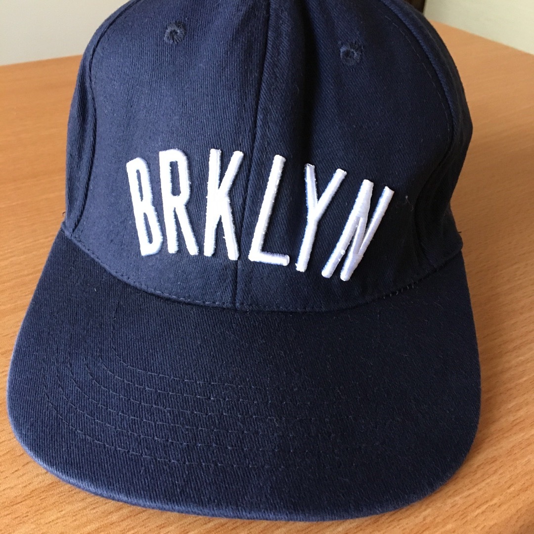 BROWNY(ブラウニー)のBROWNY キャップ 帽子 CAP 紺色　フリーサイズ　ロゴ　中古 メンズの帽子(キャップ)の商品写真