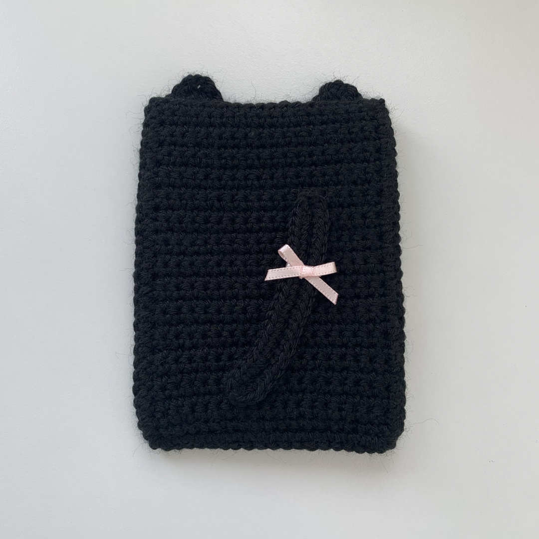 トレカケース ブラック×ピンク ねこ リボン 星 スター 編み物 ハンドメイドの生活雑貨(雑貨)の商品写真
