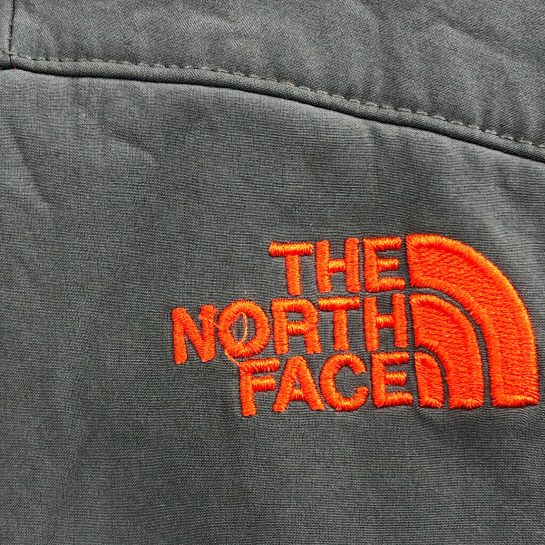 THE NORTH FACE(ザノースフェイス)のTHE NORTH FACE ノースフェイス ソフトシェルジャケット アウトドア ワンポイントロゴ グレー (メンズ XL) 中古 古着 Q1762 メンズのジャケット/アウター(その他)の商品写真