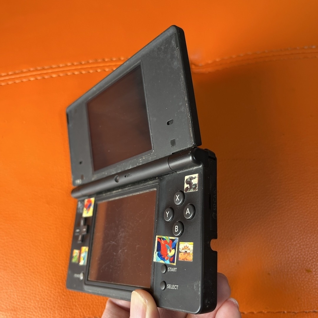 ニンテンドーDS(ニンテンドーDS)のNintendo DSi  ブラック エンタメ/ホビーのゲームソフト/ゲーム機本体(携帯用ゲーム機本体)の商品写真