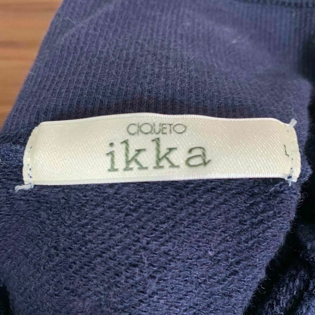 ikka(イッカ)のIKKA イッカ パーカー Lサイズ 紺色 ネイビー ロゴ レーヨン レディースのトップス(パーカー)の商品写真