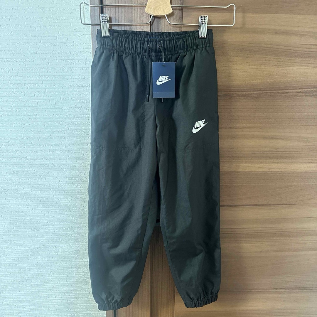 NIKE(ナイキ)の新品　NIKE 130 パンツ　ナイキ キッズ/ベビー/マタニティのキッズ服男の子用(90cm~)(パンツ/スパッツ)の商品写真