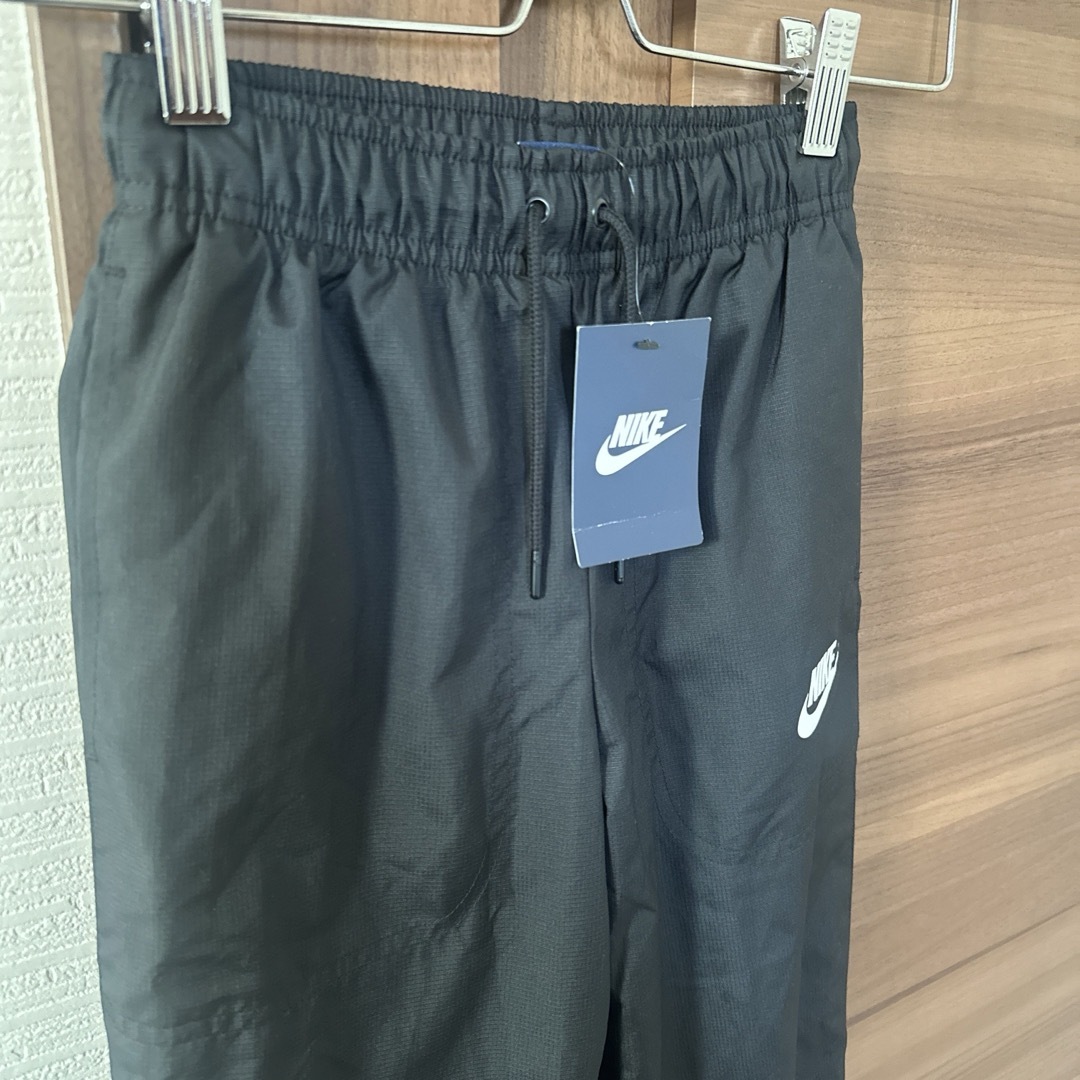 NIKE(ナイキ)の新品　NIKE 130 パンツ　ナイキ キッズ/ベビー/マタニティのキッズ服男の子用(90cm~)(パンツ/スパッツ)の商品写真