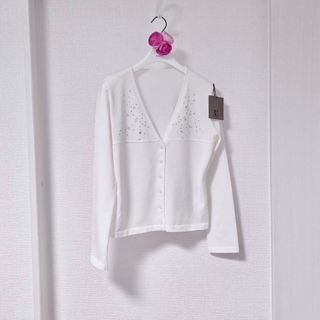 Karl Lagerfeld - カールラガーフェルド❤️超美品❤️ビジュー飾りのホワイトVカーディガン40