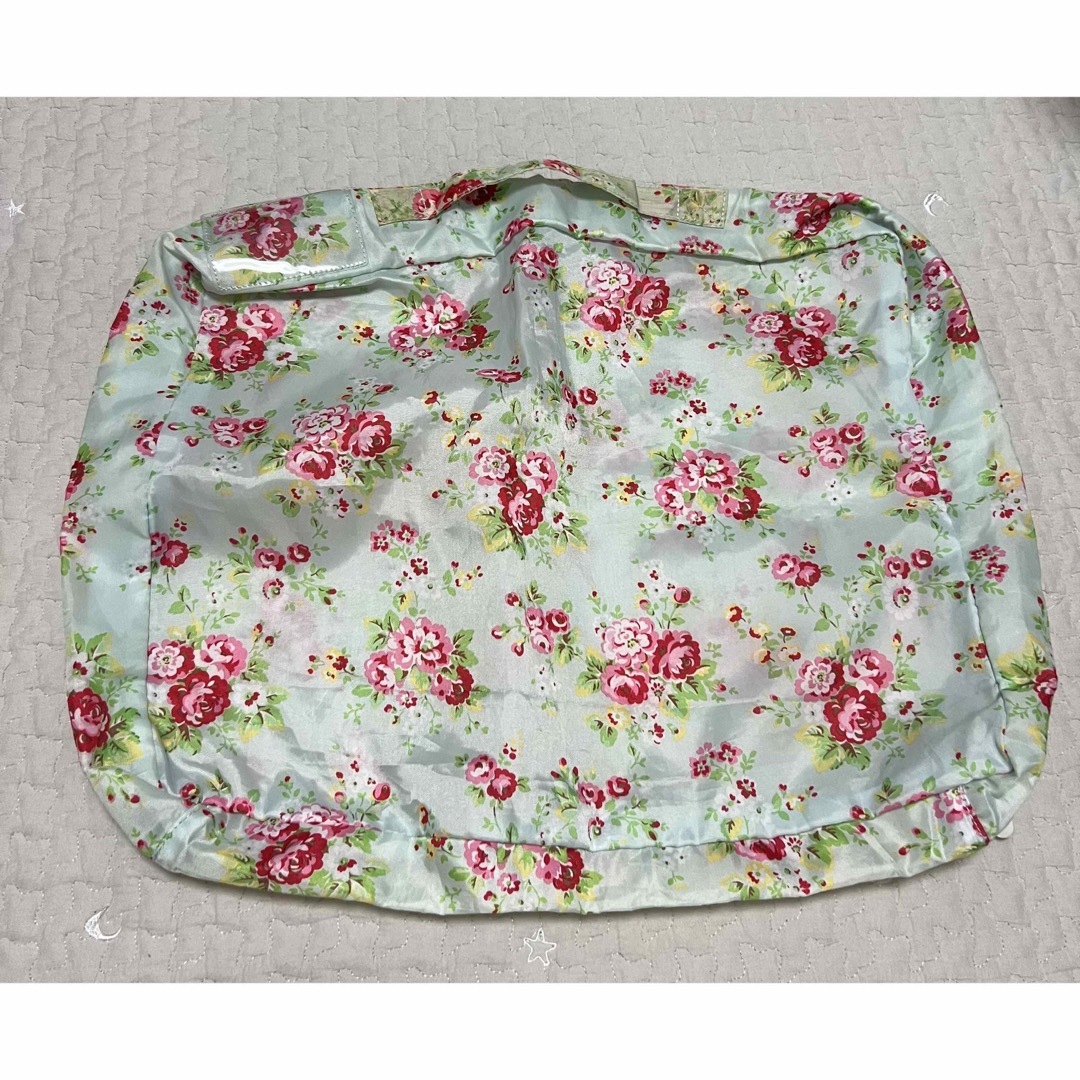 Cath Kidston(キャスキッドソン)のキャスキッドソン ポーチ ケース 収納袋 鞄 服 衣類 トラベル フラワー 花柄 インテリア/住まい/日用品の日用品/生活雑貨/旅行(旅行用品)の商品写真