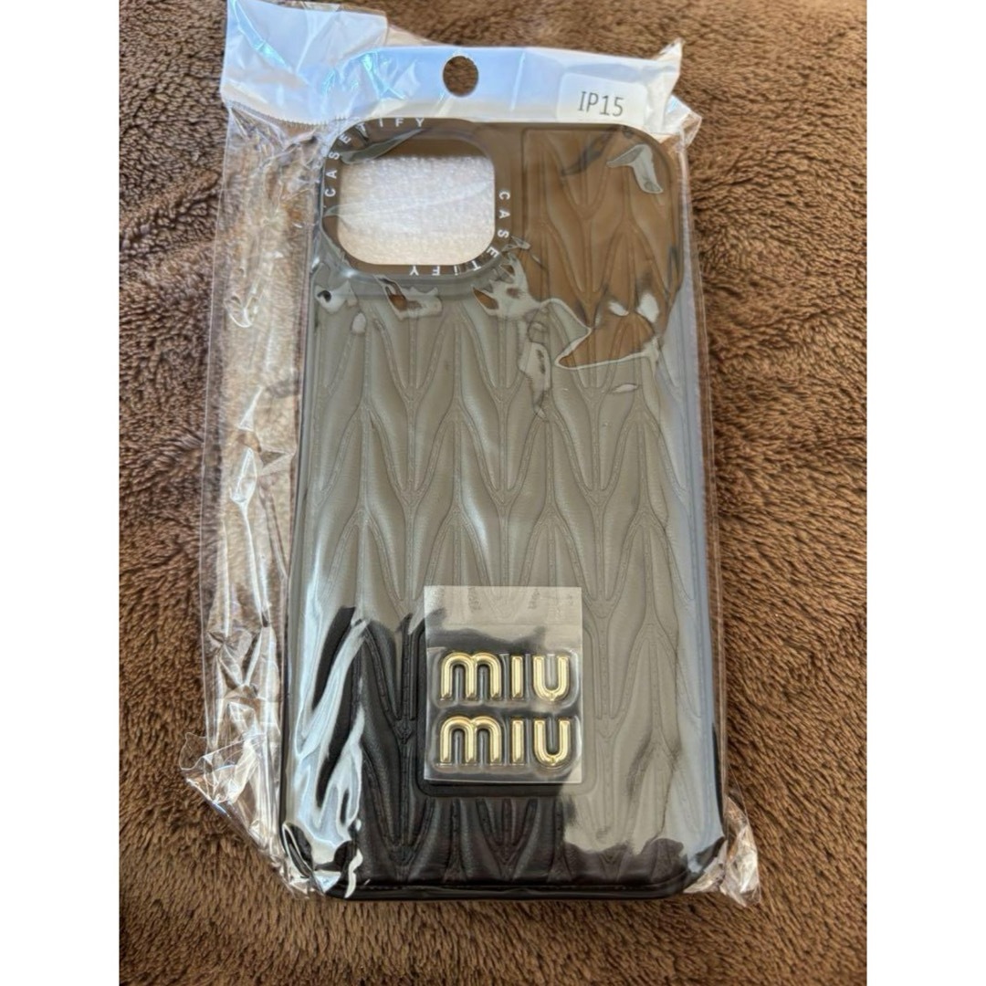 【人気‼️】miumiu iPhone15 スマホケース ミュウミュウ ブラック スマホ/家電/カメラのスマホアクセサリー(iPhoneケース)の商品写真