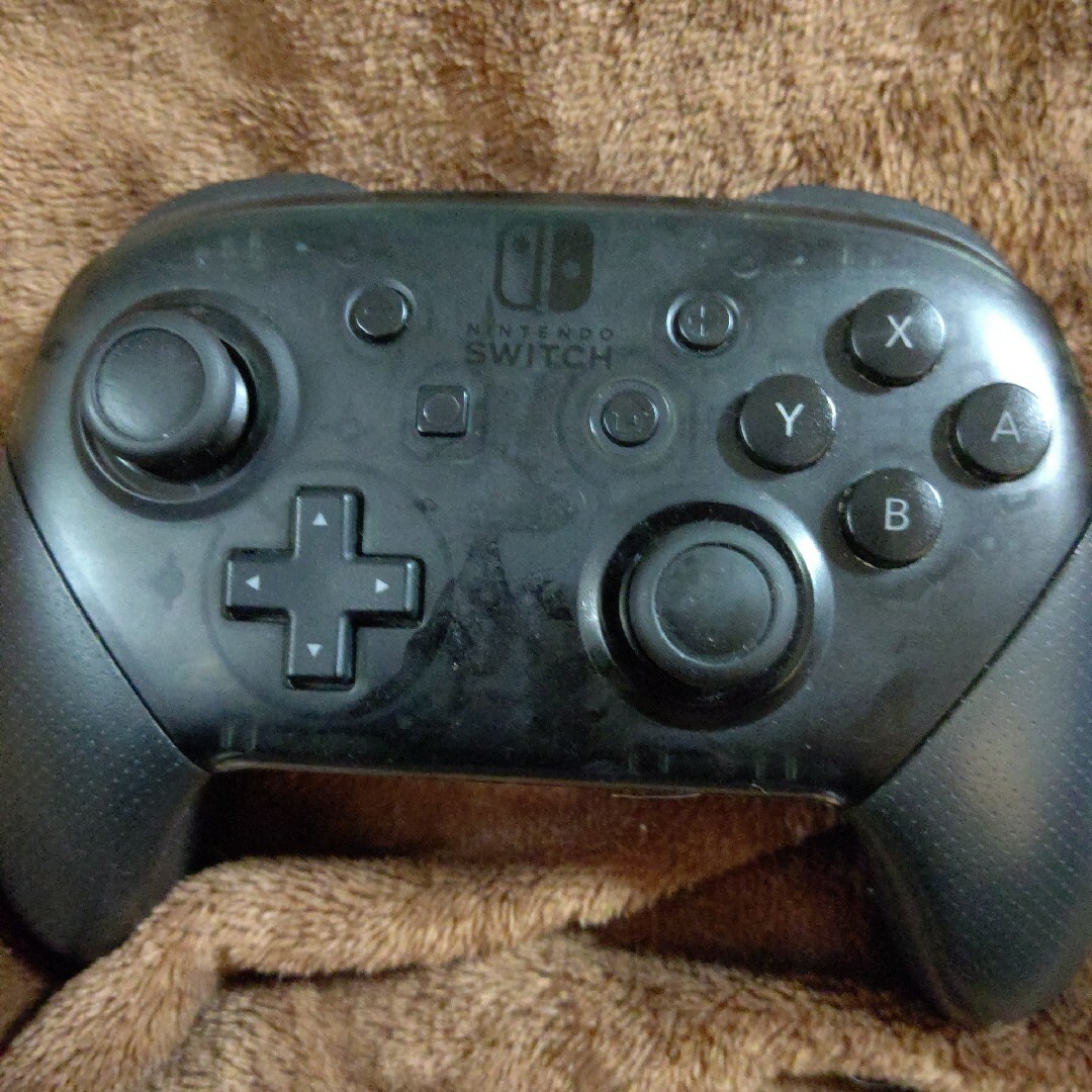 Nintendo Switch(ニンテンドースイッチ)のNintendoSwitch proコントローラー エンタメ/ホビーのゲームソフト/ゲーム機本体(家庭用ゲーム機本体)の商品写真
