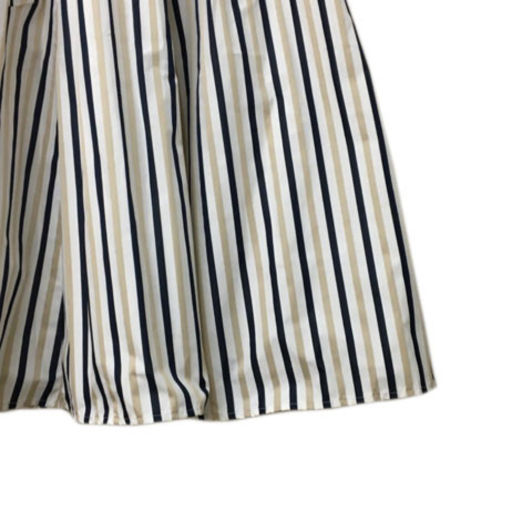 kumikyoku（組曲）(クミキョク)のクミキョク 組曲 スカート フレア 膝丈 ストライプ タック S1 白 紺 レディースのスカート(ひざ丈スカート)の商品写真