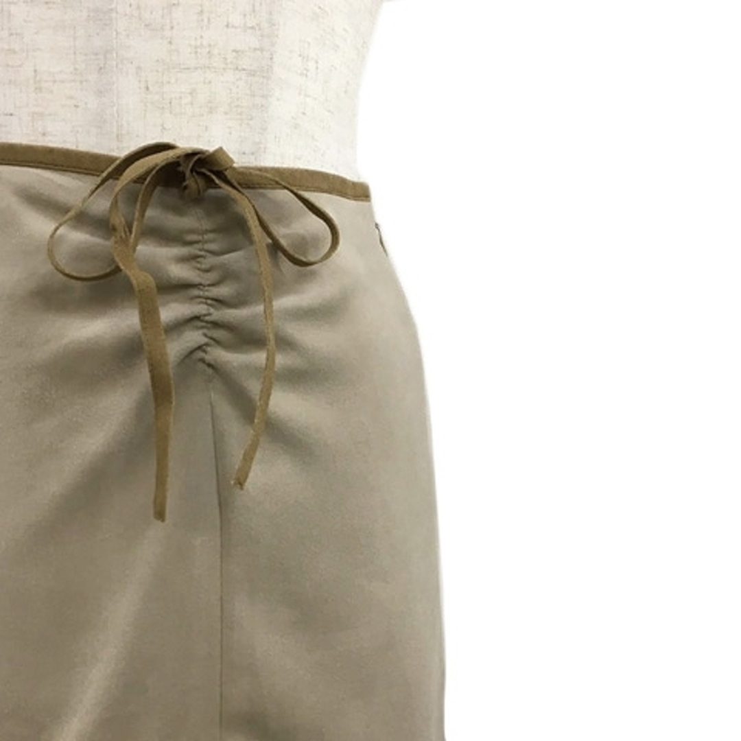 kumikyoku（組曲）(クミキョク)のクミキョク 組曲 スカート フレア 膝丈 リボン スエード調 1 ベージュ 茶 レディースのスカート(ひざ丈スカート)の商品写真