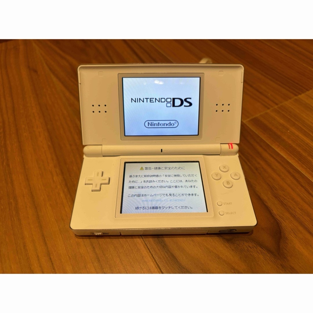 Nintendo DS ニンテンド-DS LITE クリスタルホワイト 本体 エンタメ/ホビーのゲームソフト/ゲーム機本体(携帯用ゲーム機本体)の商品写真