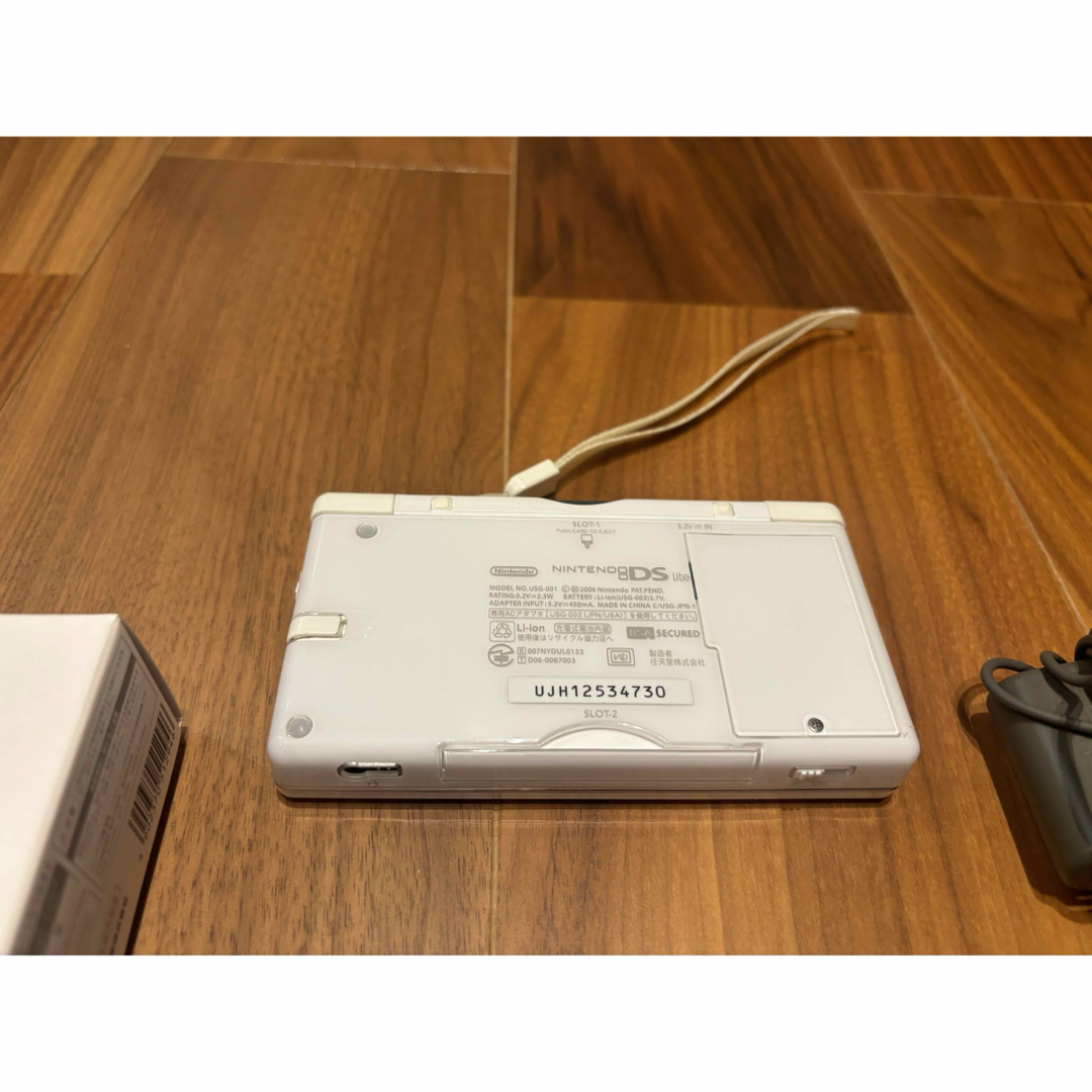 Nintendo DS ニンテンド-DS LITE クリスタルホワイト 本体 エンタメ/ホビーのゲームソフト/ゲーム機本体(携帯用ゲーム機本体)の商品写真