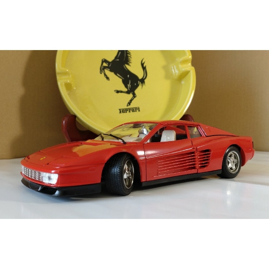 Ferrari(フェラーリ)のフェラーリ希少品セット（純正灰皿・精密合金製ミニカー2車種） エンタメ/ホビーのコレクション(その他)の商品写真