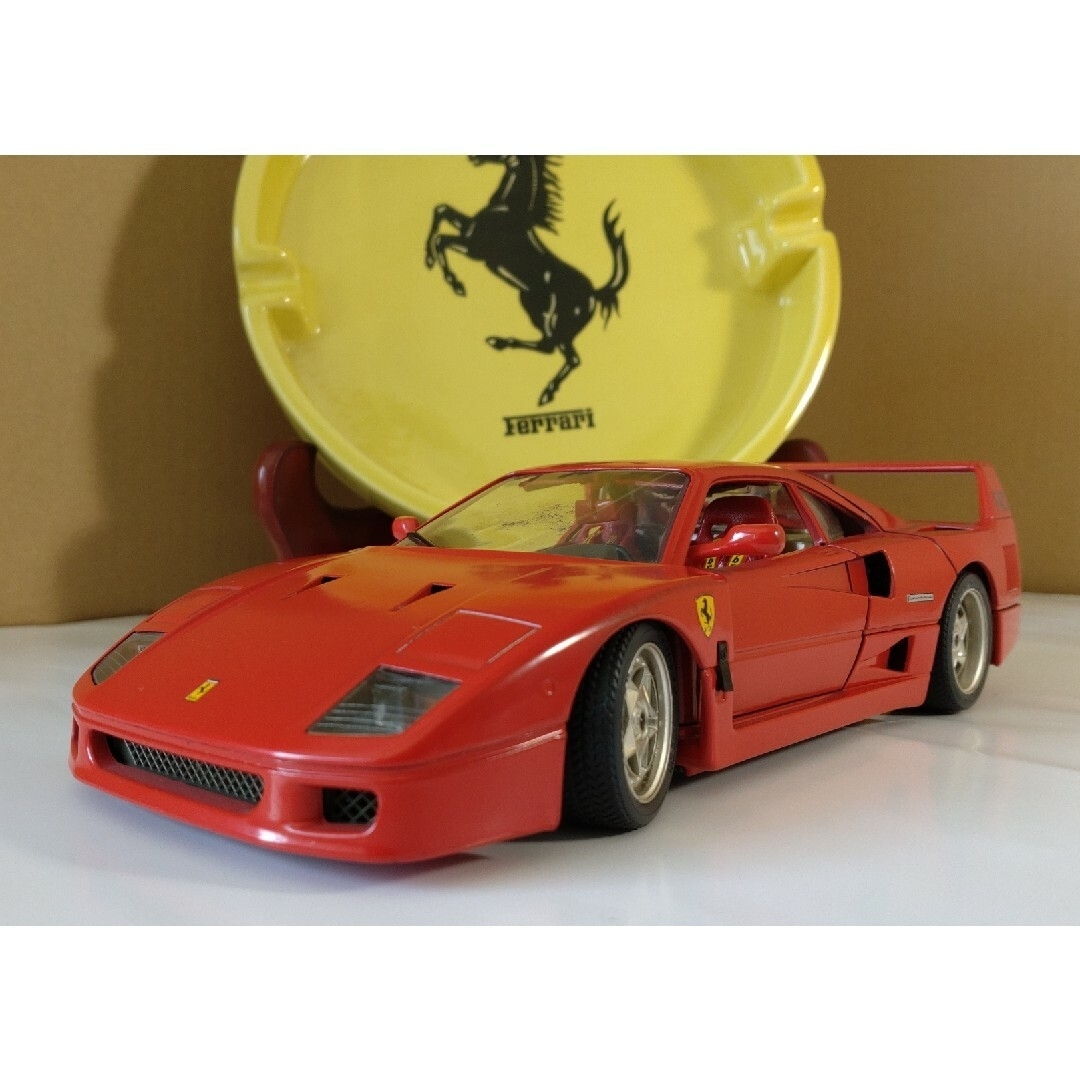 Ferrari(フェラーリ)のフェラーリ希少品セット（純正灰皿・精密合金製ミニカー2車種） エンタメ/ホビーのコレクション(その他)の商品写真