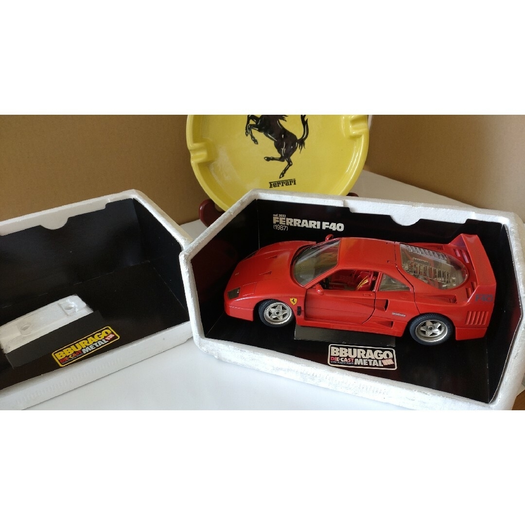 Ferrari(フェラーリ)のフェラーリ希少品セット（純正灰皿・精密合金製ミニカー2車種） エンタメ/ホビーのコレクション(その他)の商品写真