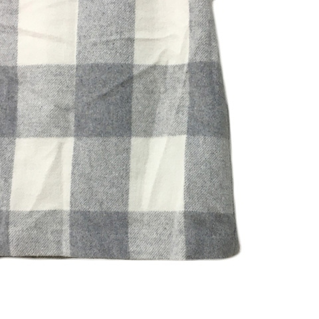 NATURAL BEAUTY BASIC(ナチュラルビューティーベーシック)のナチュラルビューティーベーシック スカート 台形 ミニ XS グレー 白 レディースのスカート(ミニスカート)の商品写真