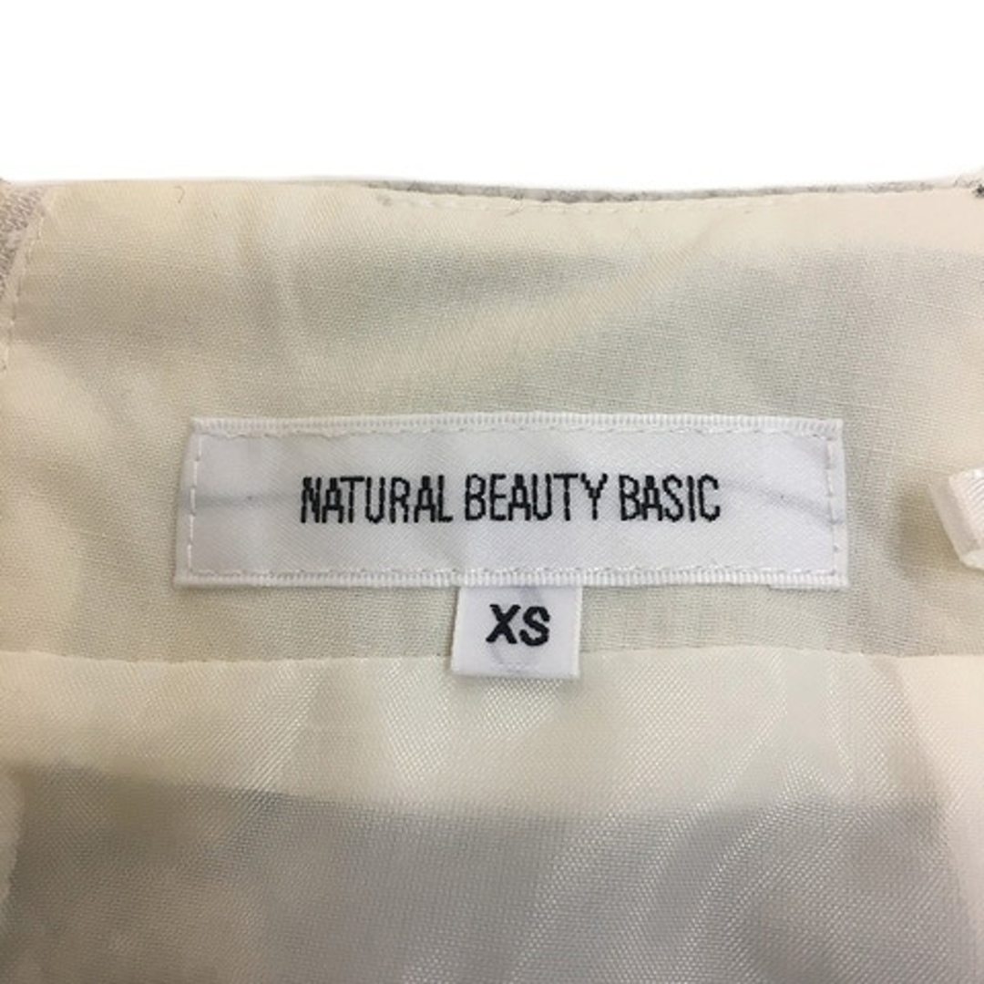 NATURAL BEAUTY BASIC(ナチュラルビューティーベーシック)のナチュラルビューティーベーシック スカート 台形 ミニ XS グレー 白 レディースのスカート(ミニスカート)の商品写真