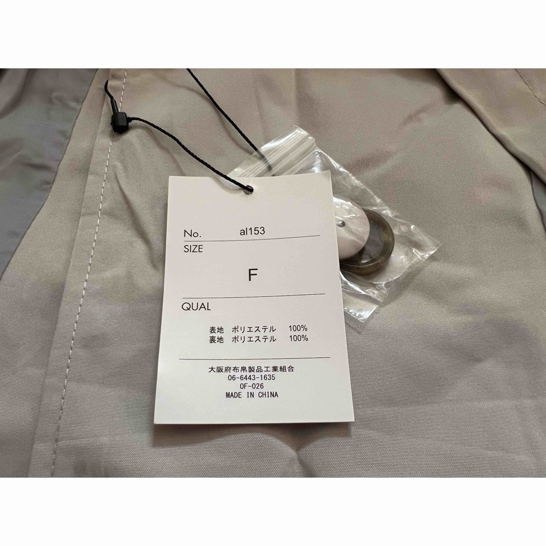 新品未使用 バックフリルショート丈トレンチコート GRL レディースのジャケット/アウター(トレンチコート)の商品写真