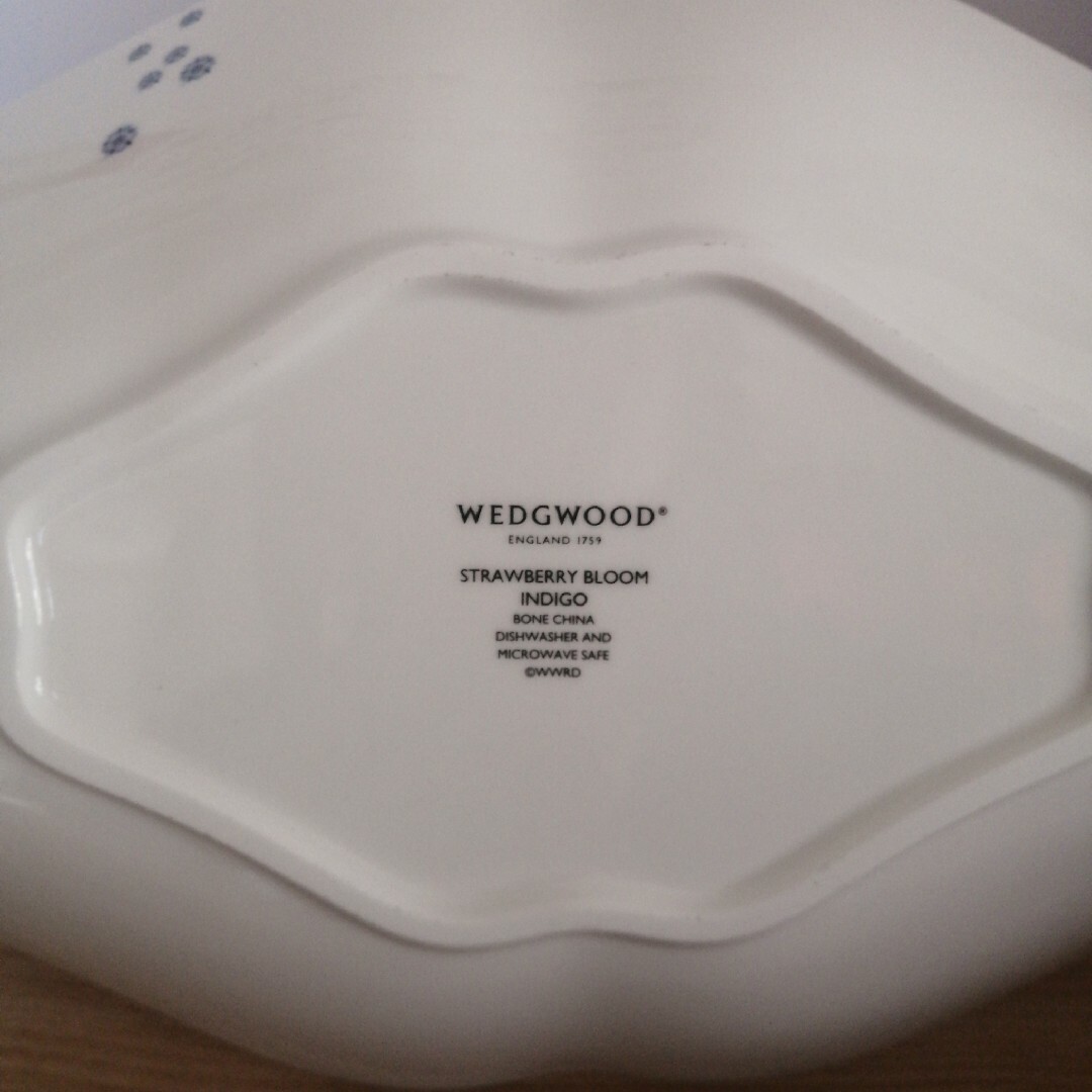 WEDGWOOD(ウェッジウッド)のウェッジウッドWEDGWOODワイルドベリー　大皿未使用 インテリア/住まい/日用品のキッチン/食器(食器)の商品写真