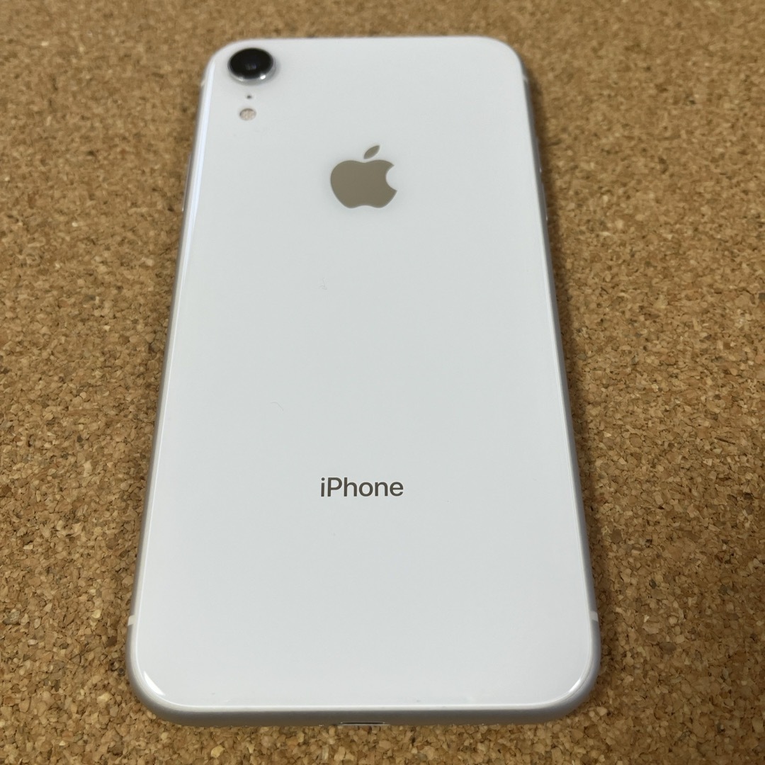 iPhone XR 128GB ホワイト スマホ/家電/カメラのスマートフォン/携帯電話(スマートフォン本体)の商品写真