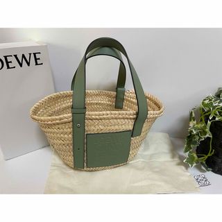 ロエベ(LOEWE)のLOEWE　ロエベ　バスケットバッグ　スモール　カゴ　アナグラム　ローズマリー(かごバッグ/ストローバッグ)