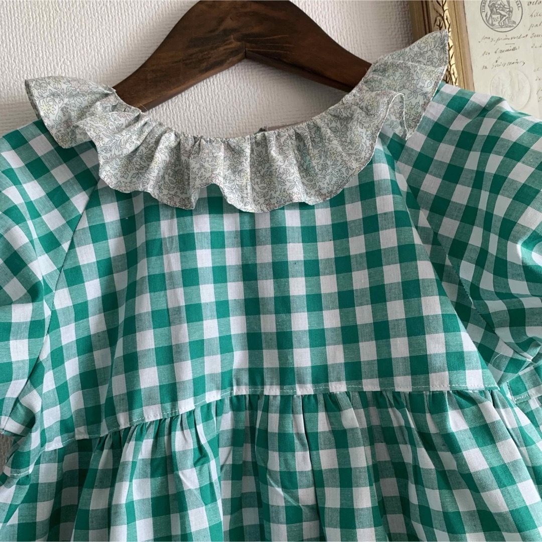 100リバティフリルワンピース　ハンドメイドワンピース キッズ/ベビー/マタニティのキッズ服女の子用(90cm~)(ワンピース)の商品写真