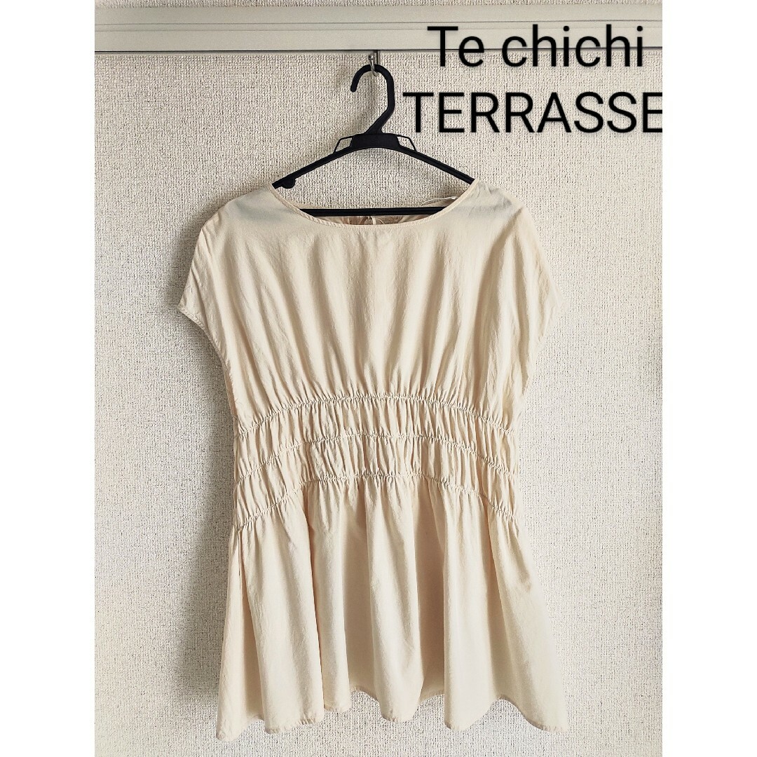 Techichi(テチチ)のTe chichi TERRASSE　トップス　半袖　薄ベージュ　キナリ レディースのトップス(シャツ/ブラウス(半袖/袖なし))の商品写真