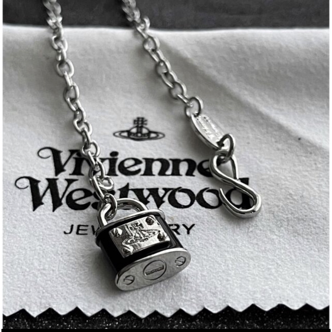 Vivienne Westwood(ヴィヴィアンウエストウッド)のヴィヴィアンウエストウッド　南京錠ネックレス レディースのアクセサリー(ネックレス)の商品写真