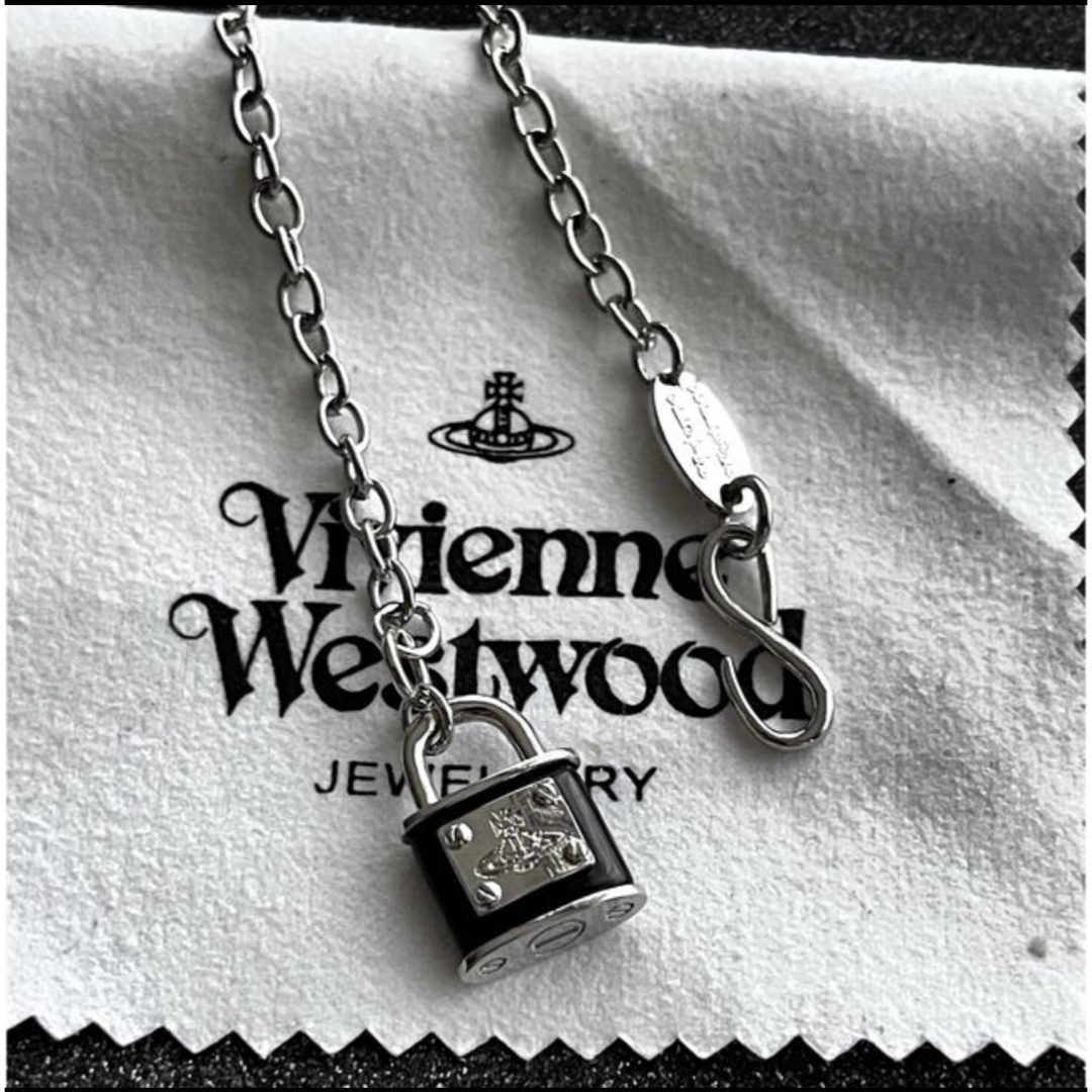 Vivienne Westwood(ヴィヴィアンウエストウッド)のヴィヴィアンウエストウッド　南京錠ネックレス レディースのアクセサリー(ネックレス)の商品写真