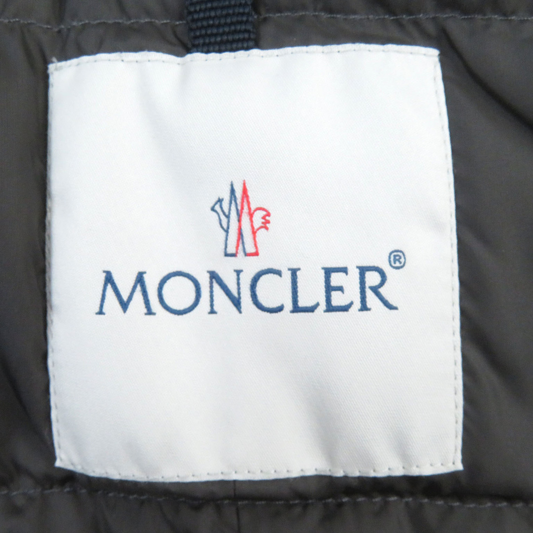 MONCLER(モンクレール)の極美品△MONCLER モンクレール ウール100％ VALLIER ヴァリエ レイヤード風 ロゴボタン付き ダウンコート グレー 大きいサイズ 5 イタリア製 メンズ メンズのジャケット/アウター(ダウンジャケット)の商品写真